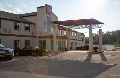 Morgantown Hotel | Discover Morgantown Inn & Suites with Pool and Family Fun
