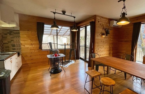 Yamanakako Cottage | Discover Morikashinka Lake Yamanaka: Pet-Friendly Retreat