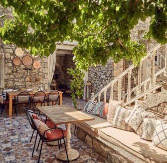 Tokoglu Hotel | Discover Morisi Avlu: Family-Friendly Stay with Dining