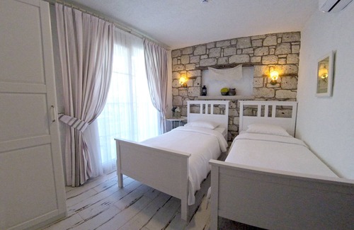 Tokoglu Hotel | Experience Morisi Konak: 10/10 Stay with Pool & Dining