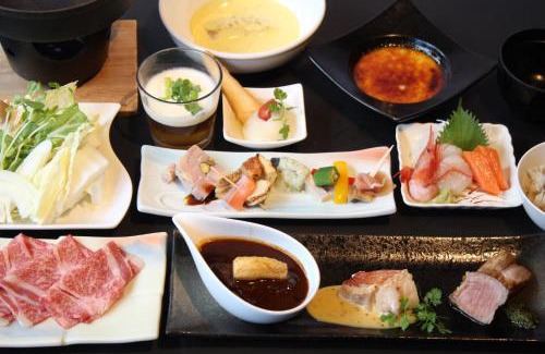 Tsubetsu Hotel | Moritsubetsu: Family-Friendly Stay with Hot Tub and Dining