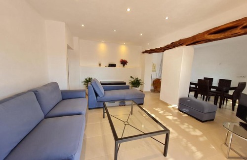 Sant Carles de Peralta Villa | Discover Morna Valley: Oceanfront Bliss for Families