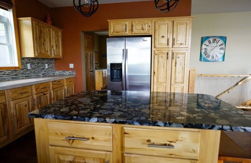 Bottineau Cabin | Experience Morning Sun Cabin by Lake Metigoshe – 10/10 Rating