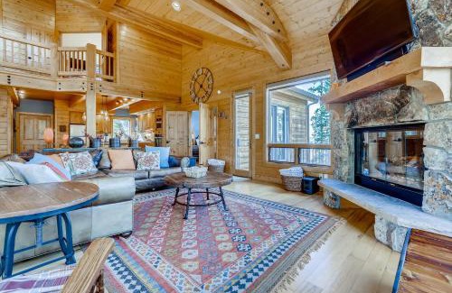 Warrior's Mark West House | Morning View Lodge: Family-Friendly Retreat with Hot Tub