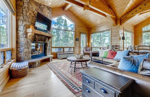 Warrior's Mark West House | Morning View Lodge: Family-Friendly Retreat with Hot Tub