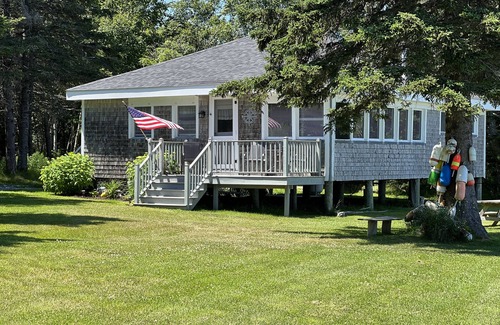 Corea Cottage | Secluded Morningside Cottage with Oceanfront Views