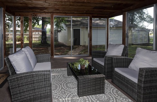 Springfield House | Morningside Retreat: 10/10 Downtown Springfield Escape