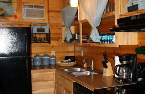 Bonnerdale Cabin | Inviting Morningstar Cabin on Caddo River with Great Amenities