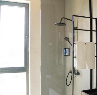 Cove Tri Zala (Zrnovo) Hotel | Discover Moro Inn: A Pet-Friendly Retreat for Families