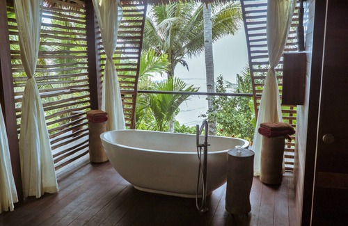 Morotai Island Bed & Breakfast | Experience Comfort at Moro Ma Doto with Pool & Dining