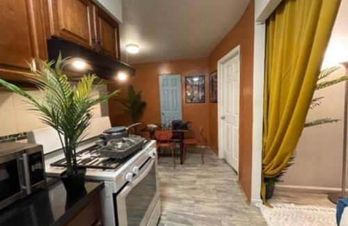 Queens House | Moroccan Oasis: Ideal for Groups with Breakfast Included