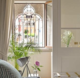 San Polo Apartment | Experience MorosiniBrandolin in Venice: 4-Star Perfection