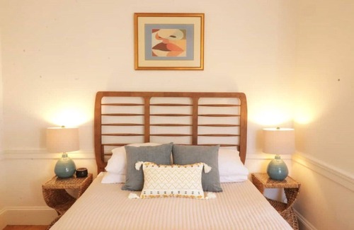 Parkside House | Experience Morrill Mansion Inn: Self Check-In & Family Amenities