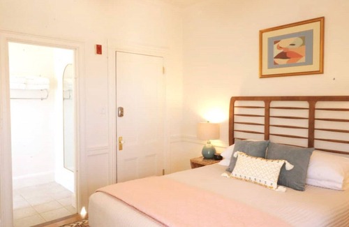 Parkside House | Experience Morrill Mansion Inn: Self Check-In & Family Amenities