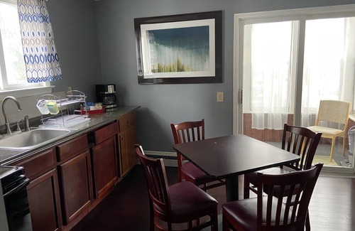 Baldwinsville House | Experience Morris House at Mohegan Manor - Pet Friendly & Spa