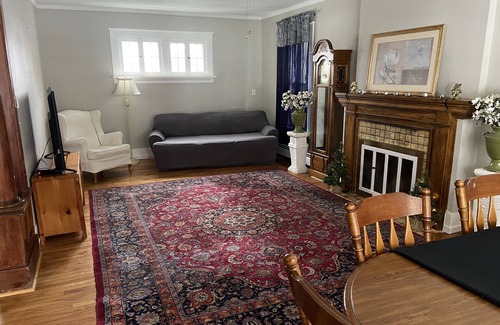 Baldwinsville House | Experience Morris House at Mohegan Manor - Pet Friendly & Spa