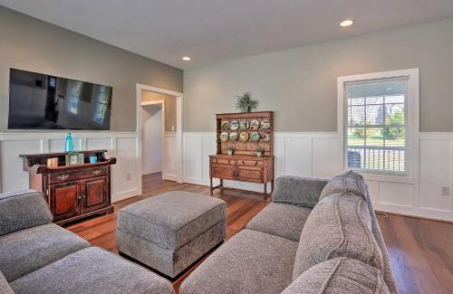 Lovettsville House | Experience Morrisonville Manor: Fire Pit & Hot Tub Bliss