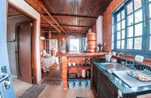 Alto Paraiso de Goias Ski Chalet | Discover Comfort at Morro da Luz: Spa & Family-Friendly