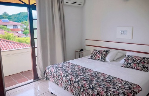 Morro das Pedras Hotel | Relax at Morro das Pedras Clube Hotel with Pool & Ocean View