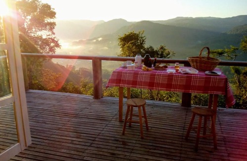 Picada Cafe Cabin | Top-Rated Morro do Vento: Family and Pet Friendly Stay