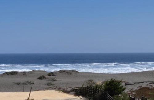 Pichilemu Apartment | Escape to Morros del Pacífico: Pet-Friendly with Beach Access