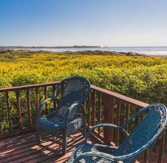 Pichilemu Cabin | Morros del Pacífico: Oceanfront Retreat for Families & Pets