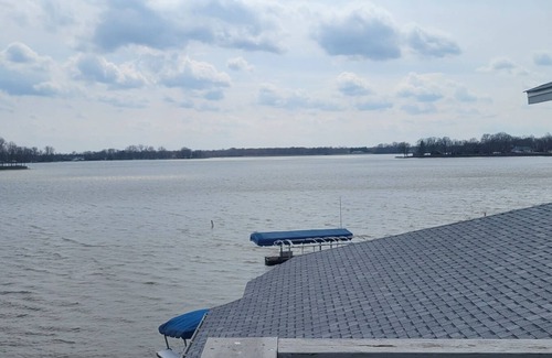 Noblesville Condo | Cozy Morse Lake Condo with Boat Slip for Memorable Getaways