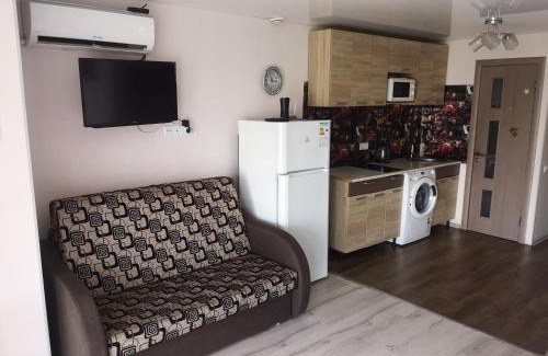 Jasienow Apartment | Discover Morskoi Dom: Family-Friendly Retreat with Pool