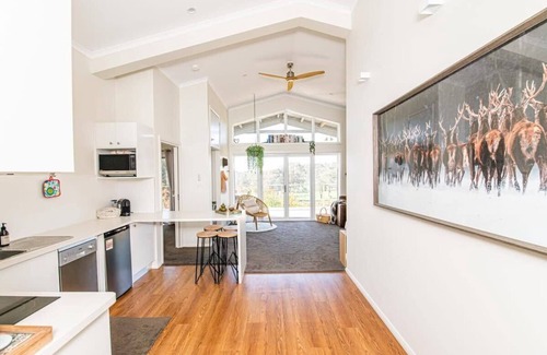 Orange Apartment | Experience Mortimer's Wines Loft: Adults Only Retreat
