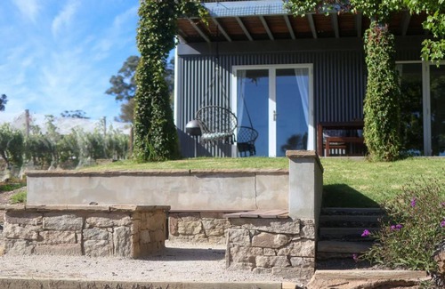 Orange Apartment | Elegant Mortimer's Wines Studio - Adults Only Retreat