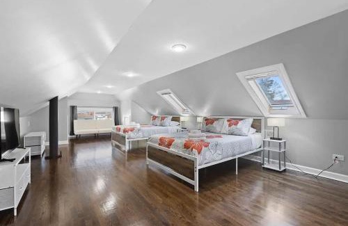 Morton Grove House | Morton Grove w Game Room & Huge Yard