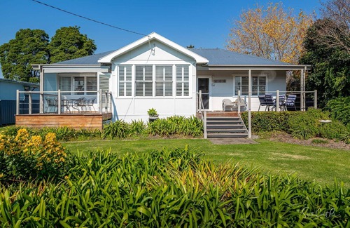 Moruya House | Beachfront Moruya Holiday House with Spa & Ocean Views