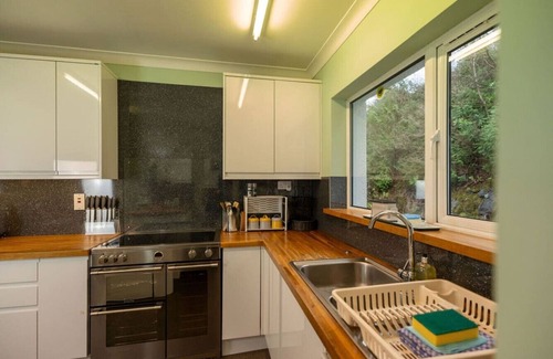 Fort William House | Morvich House: Ideal Lake View Retreat for 10 Guests