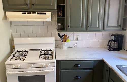 San Marcos Bed & Breakfast | Budget-Friendly Mosaic On The Hill with Family Amenities