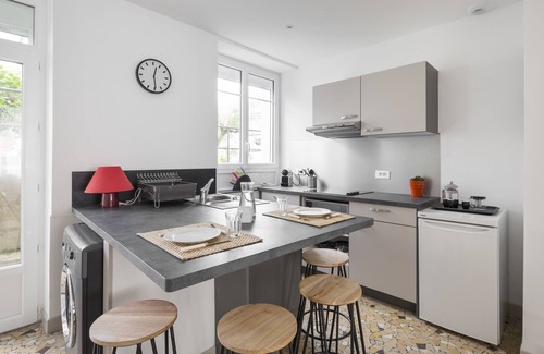 Salorges - Sainte-Anne Apartment | Cozy MOSAIK Apartment in Nantes with Spa & Breakfast