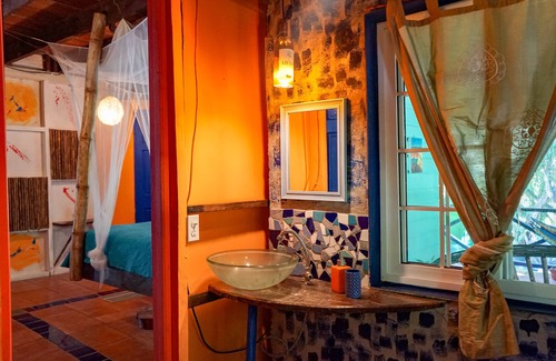 Bocas del Toro Hotel | Cozy Mosana Reef Garden B&B with Spa and Family Amenities