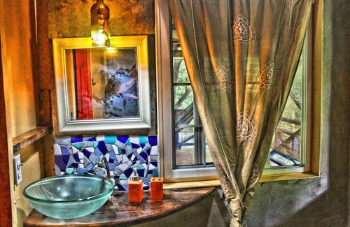 Bocas del Toro Hotel | Cozy Mosana Reef Garden B&B with Spa and Family Amenities