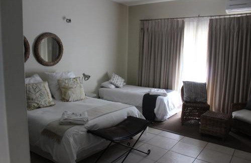 Lephalale House | Relax at Mosate Guest House with Oceanfront Views