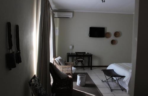 Lephalale House | Relax at Mosate Guest House with Oceanfront Views