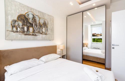 Porta Garibaldi Apartment | Elegant Moscova Luxury Home - 4-Star Stay with Family Amenities