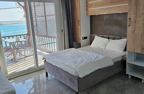 Artikli Hotel | Top-Rated Mose Restoran Motel Beach with Family-Friendly Dining