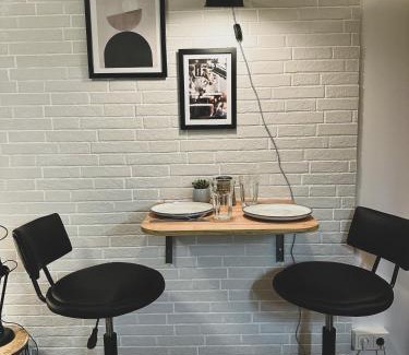 Trier Ost Apartment | Contemporary Apartment Near Kaiserthermen - Family Friendly