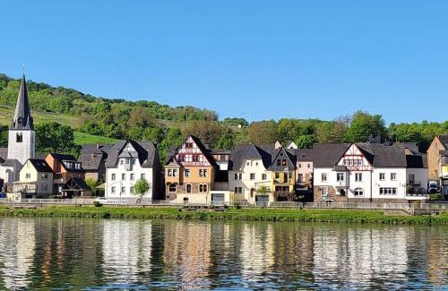 Briedern House | Cozy Mosel-Landhaus B&B with Breakfast and Kitchen Access