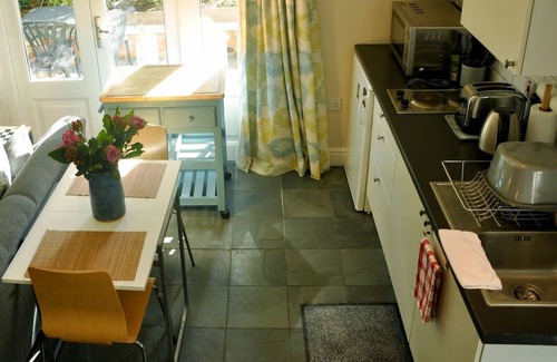 Moseley House | Peaceful Coach House Retreat with Kitchen & Breakfast, Birmingham