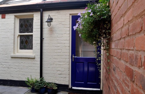 Moseley House | Peaceful Coach House Retreat with Kitchen & Breakfast, Birmingham