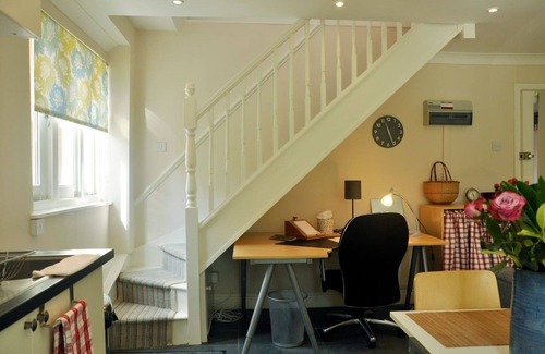 Moseley House | Quiet Coach House Retreat with Garden in Birmingham