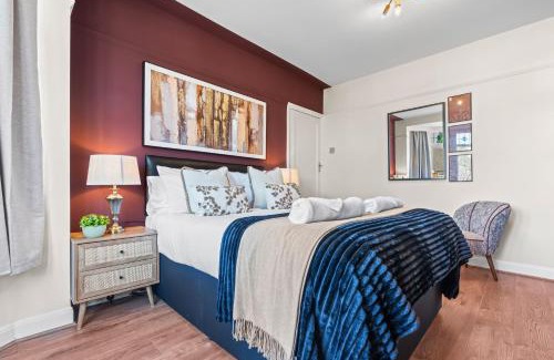 Seisdon Apartment | Moseley Village - 5 Bedroom House Huge Driveway 6 Beds Perfect for Groups - Near To Edgbaston QE Hospital-Solihull - Birmingham City Centre - Curzon Circus-HS2 Works-Lawley Middleway - By Arz Stays