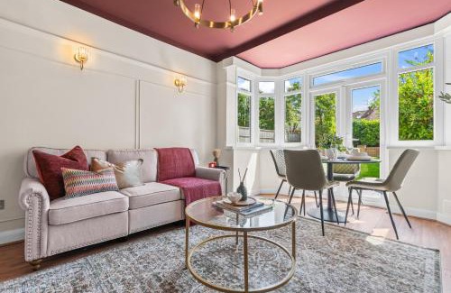 Seisdon Apartment | Moseley Village - 5 Bedroom House Huge Driveway 6 Beds Perfect for Groups - Near To Edgbaston QE Hospital-Solihull - Birmingham City Centre - Curzon Circus-HS2 Works-Lawley Middleway - By Arz Stays