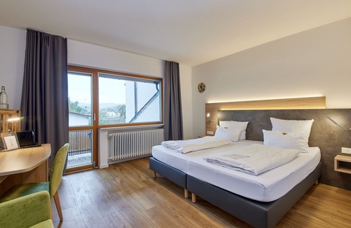 Wintrich Hotel | Discover Comfort at Moselhotel Weinhaus Simon with Spa & Dining