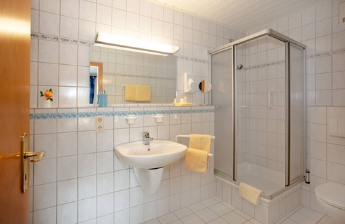 Wintrich Hotel | Discover Comfort at Moselhotel Weinhaus Simon with Spa & Dining